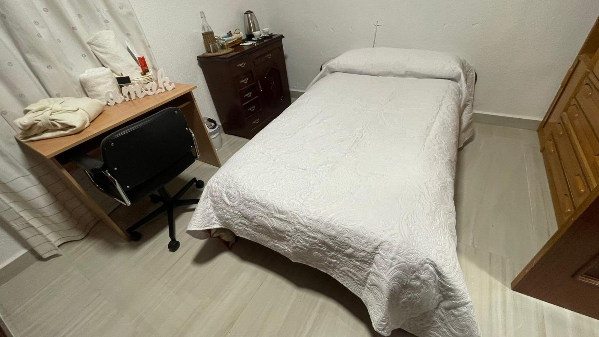 Habitacion Granada Habitación en casa particular *