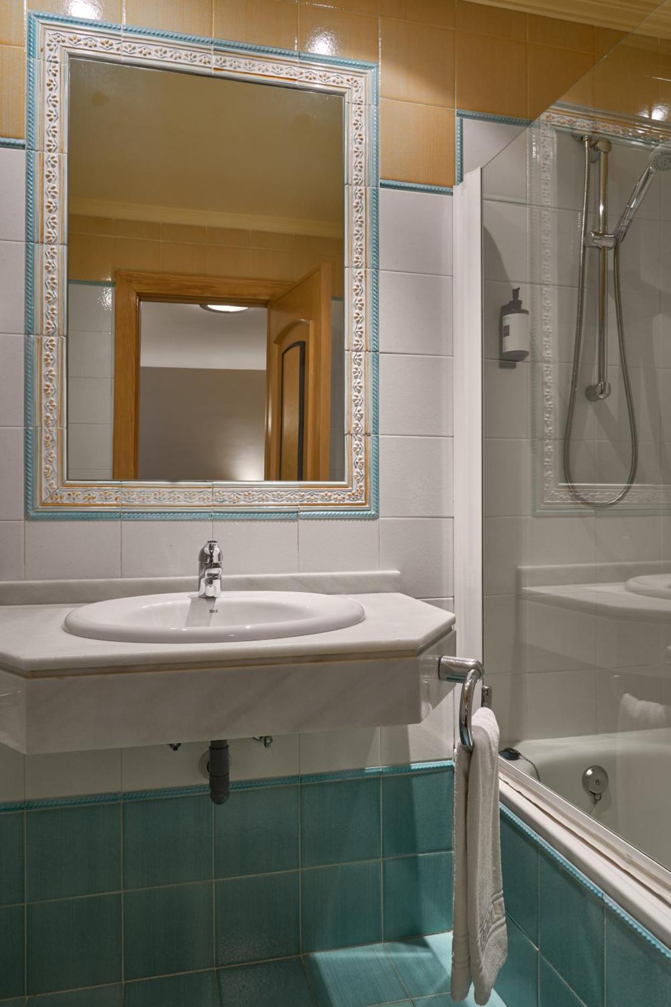 Hotel Maciá Condor 4*