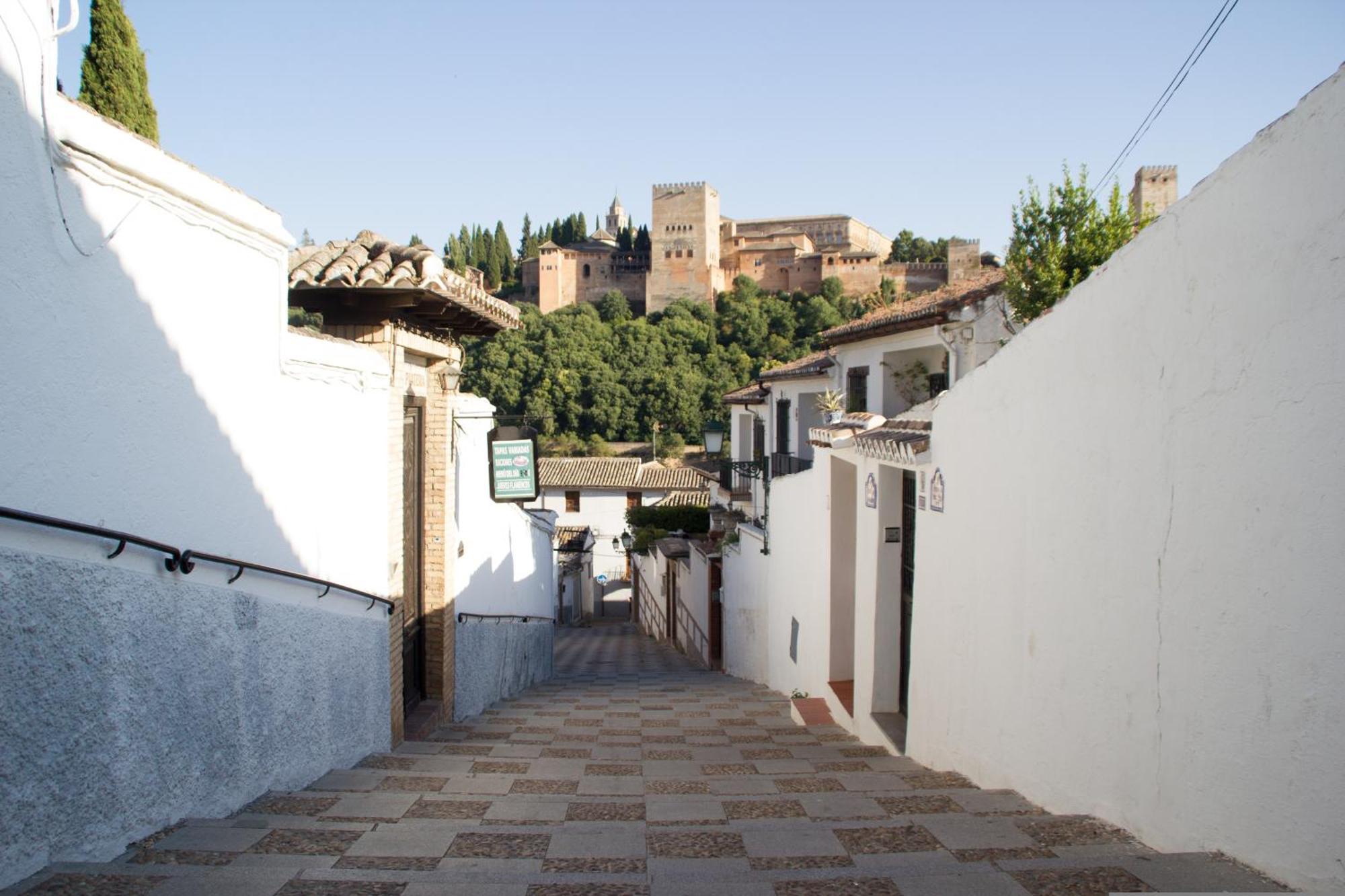 Sky Is Blue In Private Parking Included Apartamento *