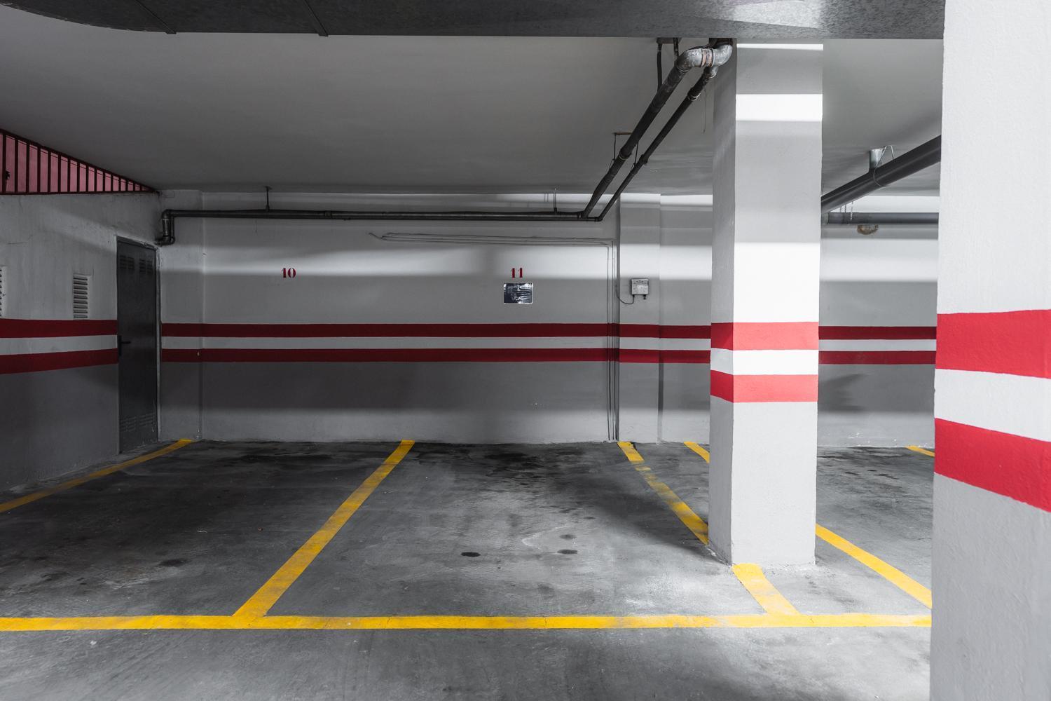 Mano De Hierro - Free Parking Granada