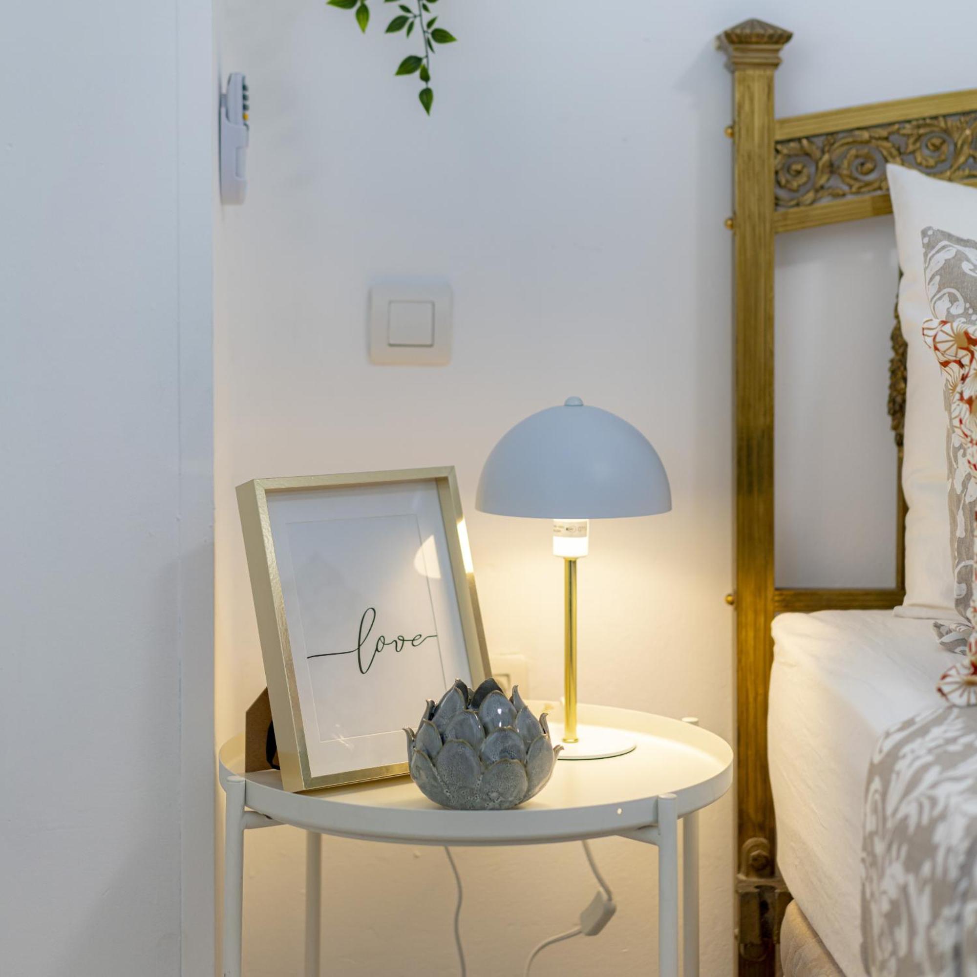 Mariana & Ganivet - Hostatel Apartment