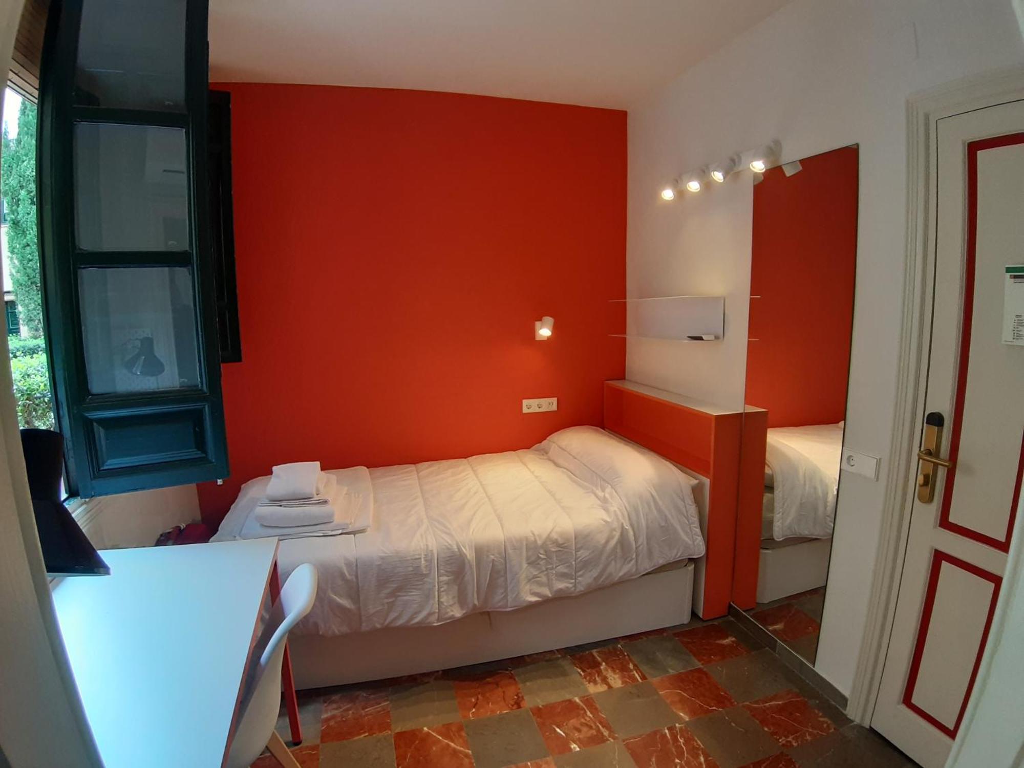 Hotel Loopinn Granada