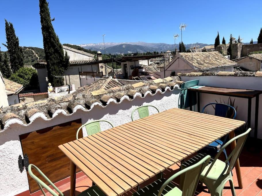 Cosy House, Sunny Terrace, Amazing Views & Outdoor Bathtub! Holiday home