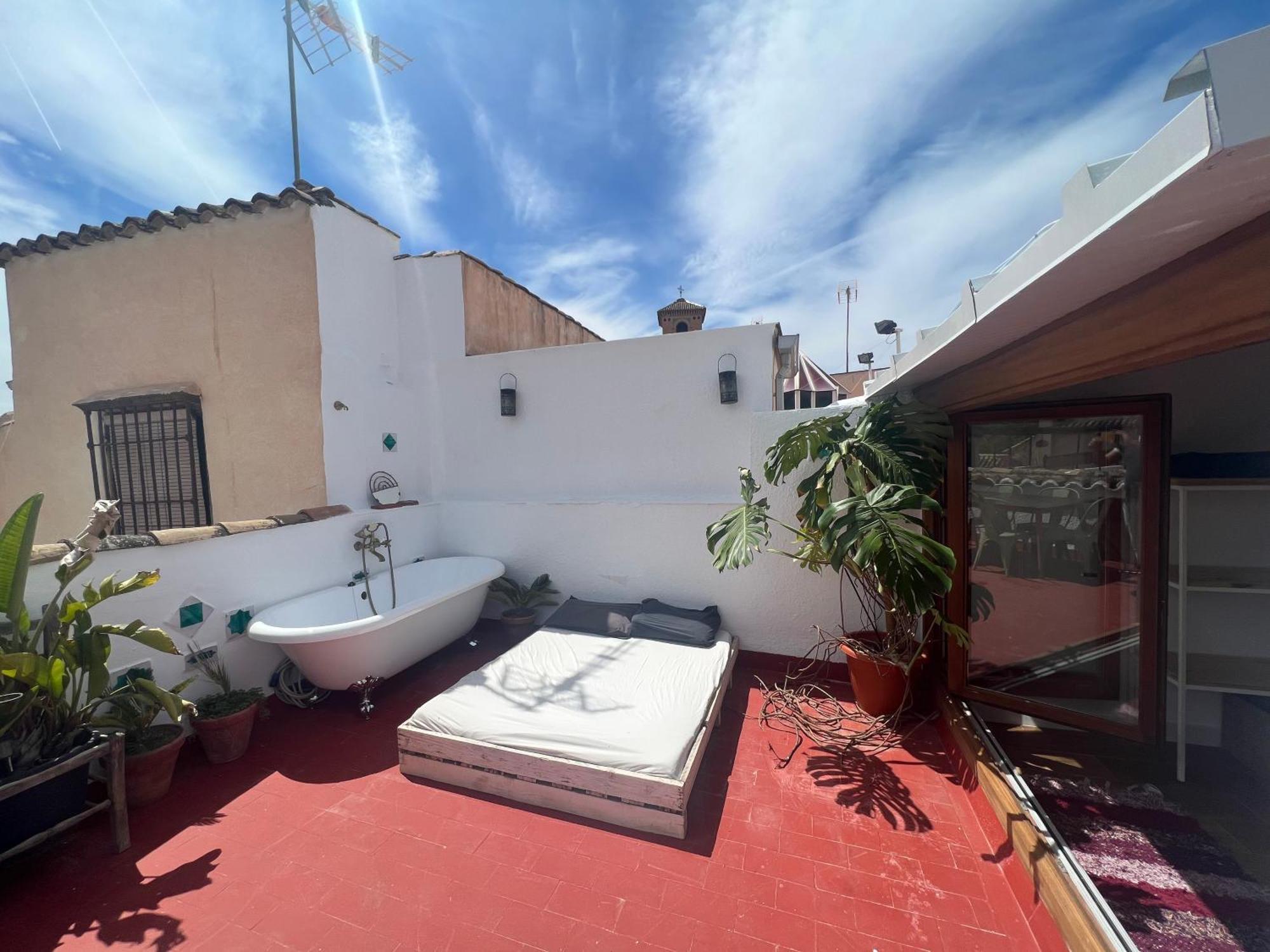 Cosy House, Sunny Terrace, Amazing Views & Outdoor Bathtub! Holiday home