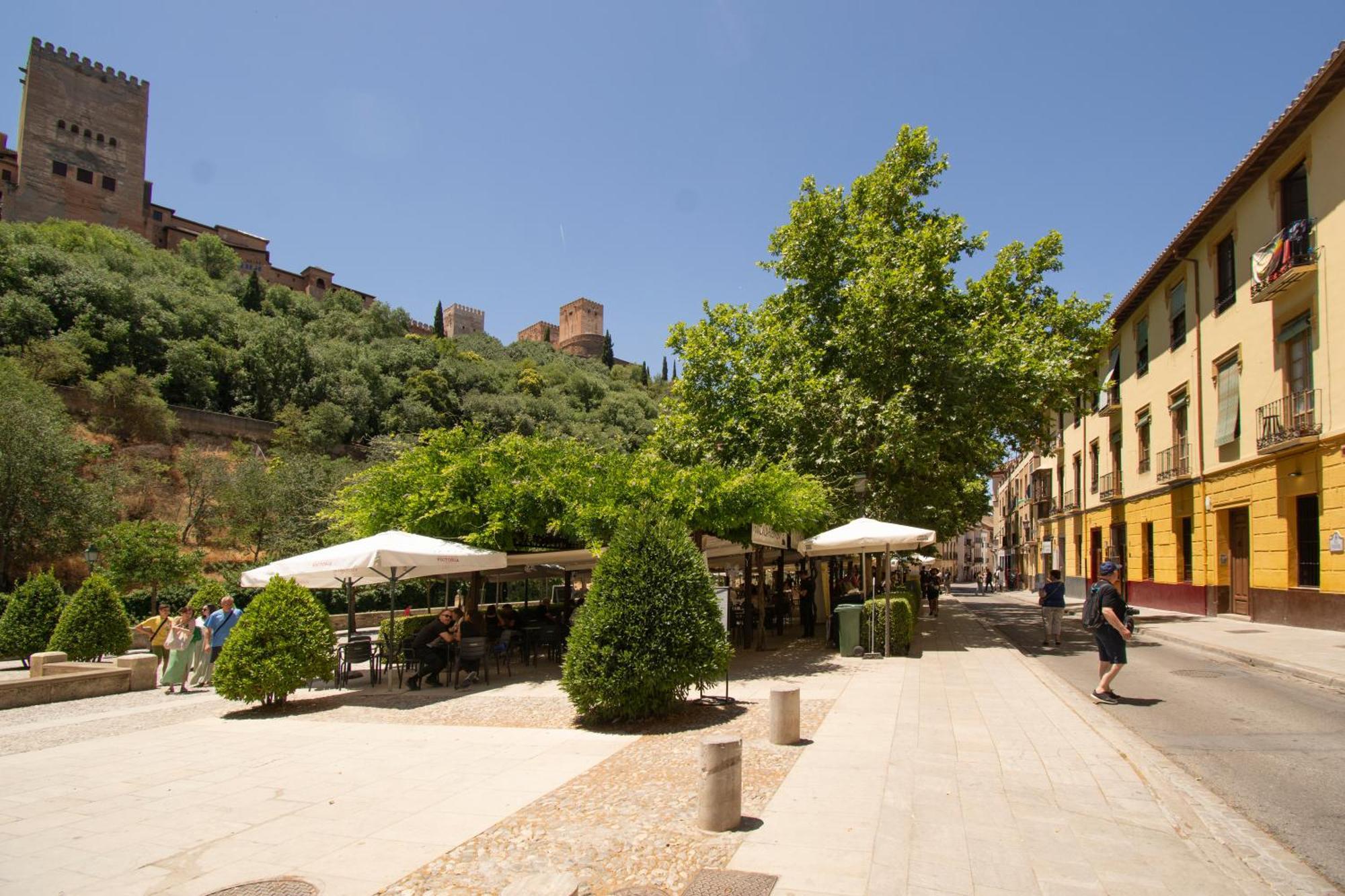 - La Fuente - * Granada