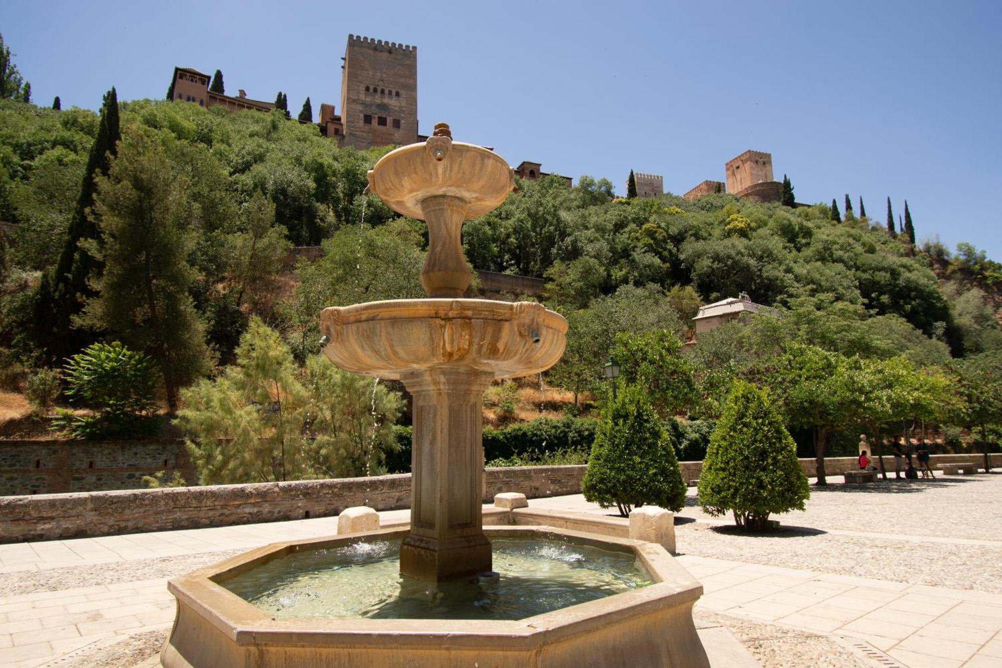 - La Fuente - * Granada