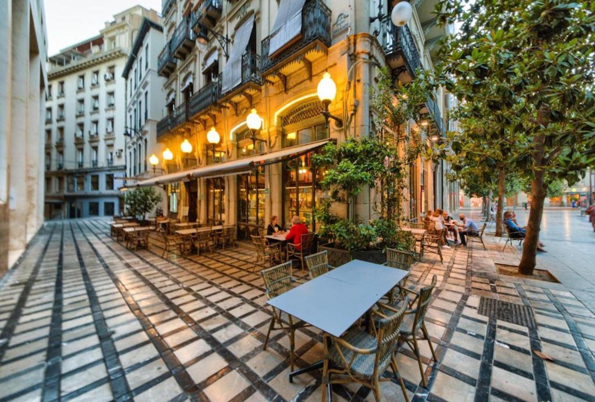 Apartamento En Casco Historico Con Terraza Comunitaria Y Parking Opcional Granada
