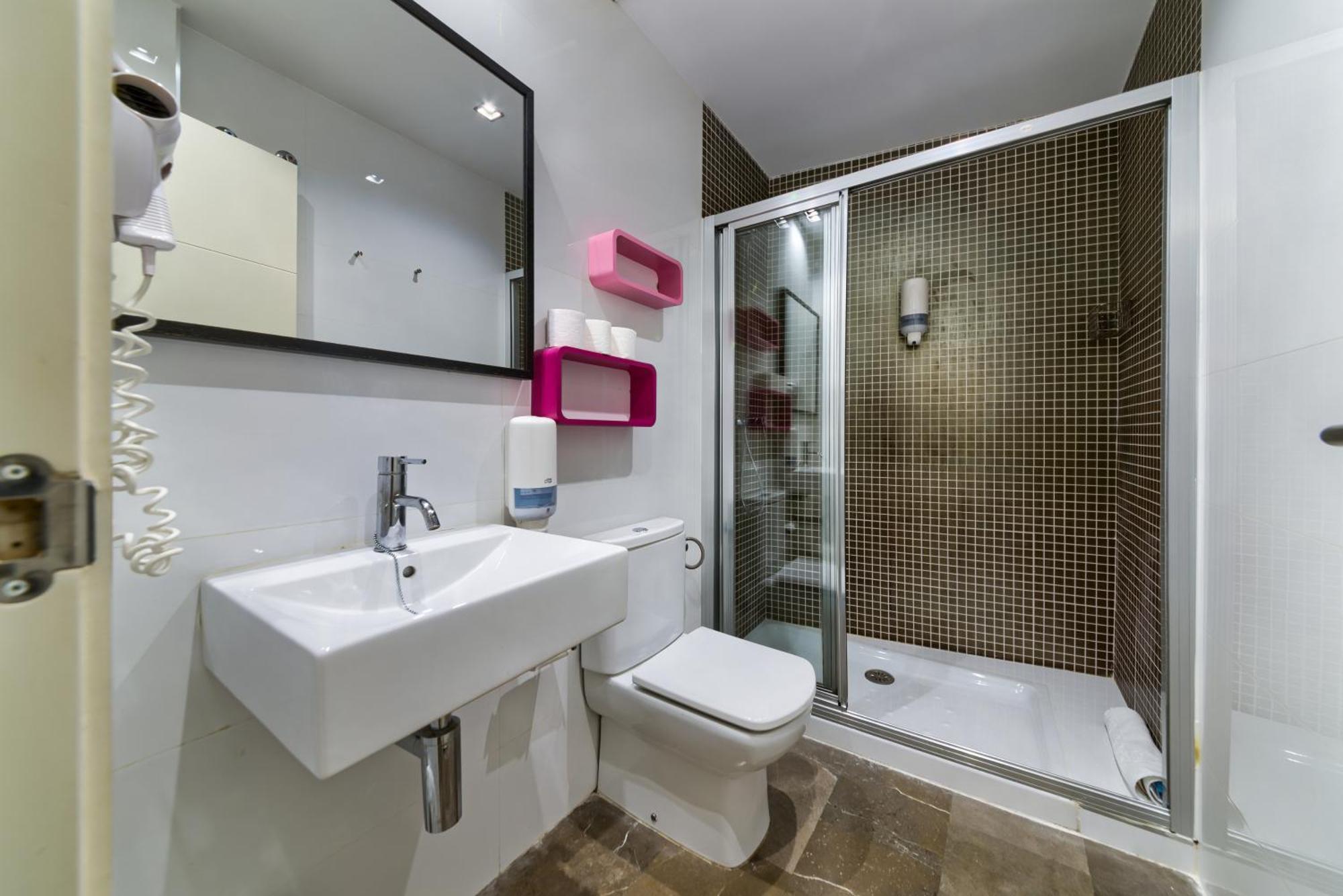 Apartamento En Casco Historico Con Terraza Comunitaria Y Parking Opcional Granada