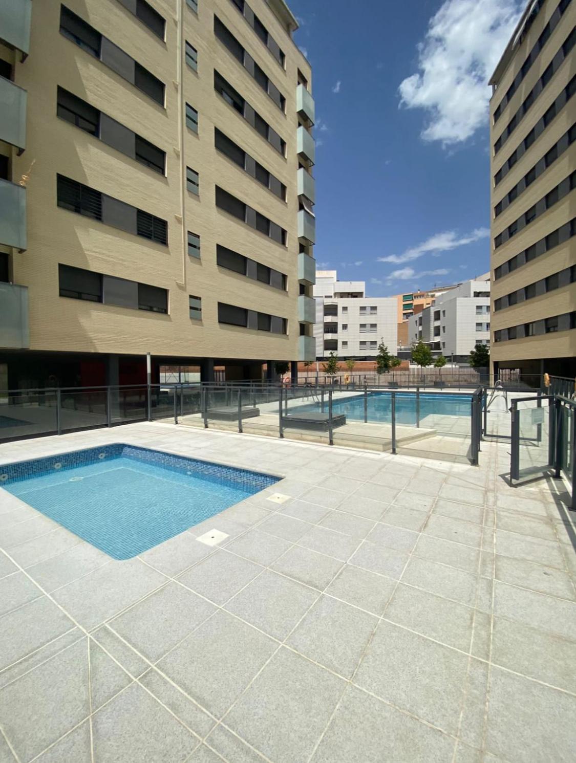 Acogedor Con Piscina. Apartamento Granada