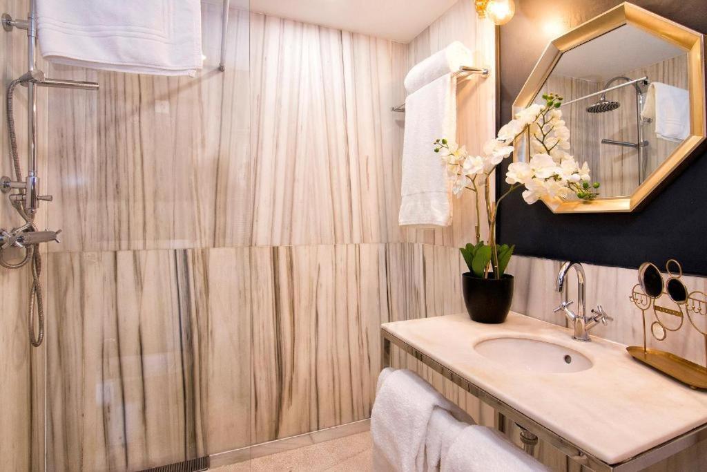 Terrace Center Apartment *