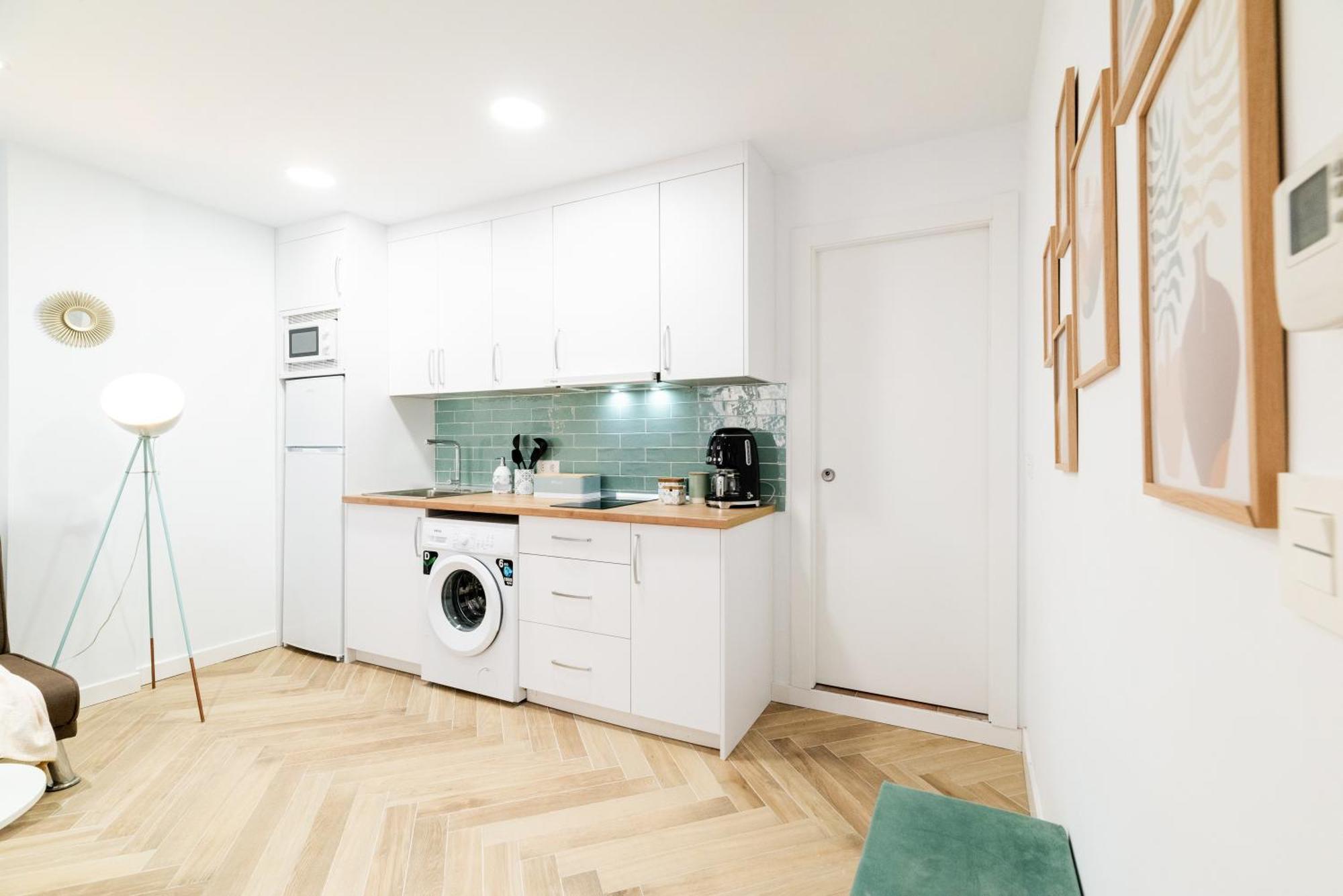 Rolando House, Free Parking