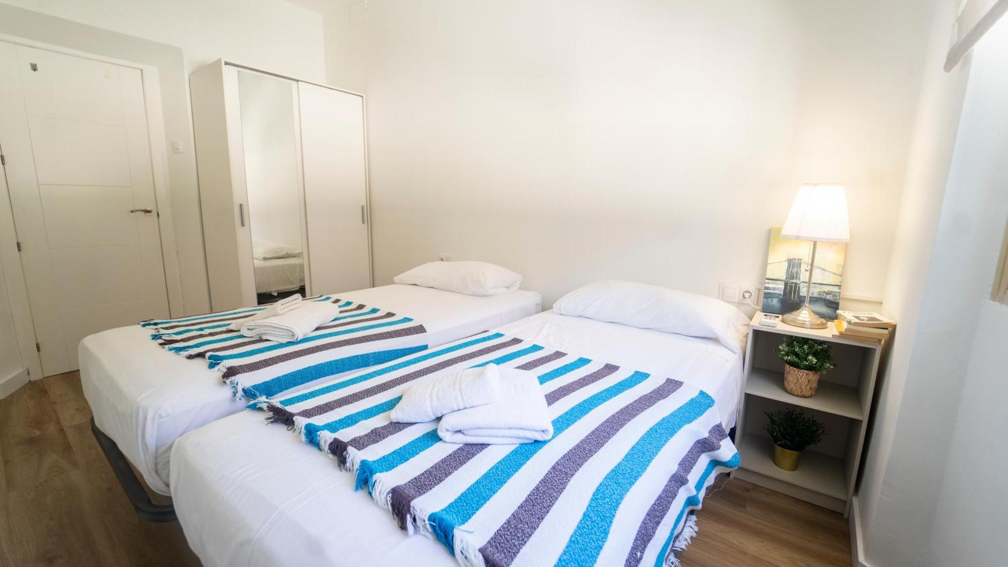 Apartamento Céntricos, Parking, Wifi Y A/c Granada