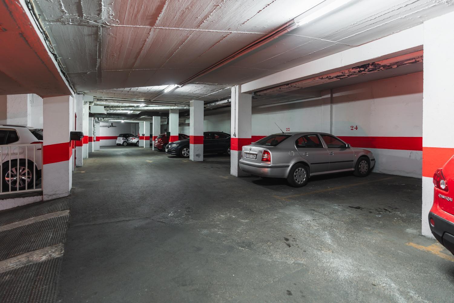 Avenida Del Sur Con Parking *