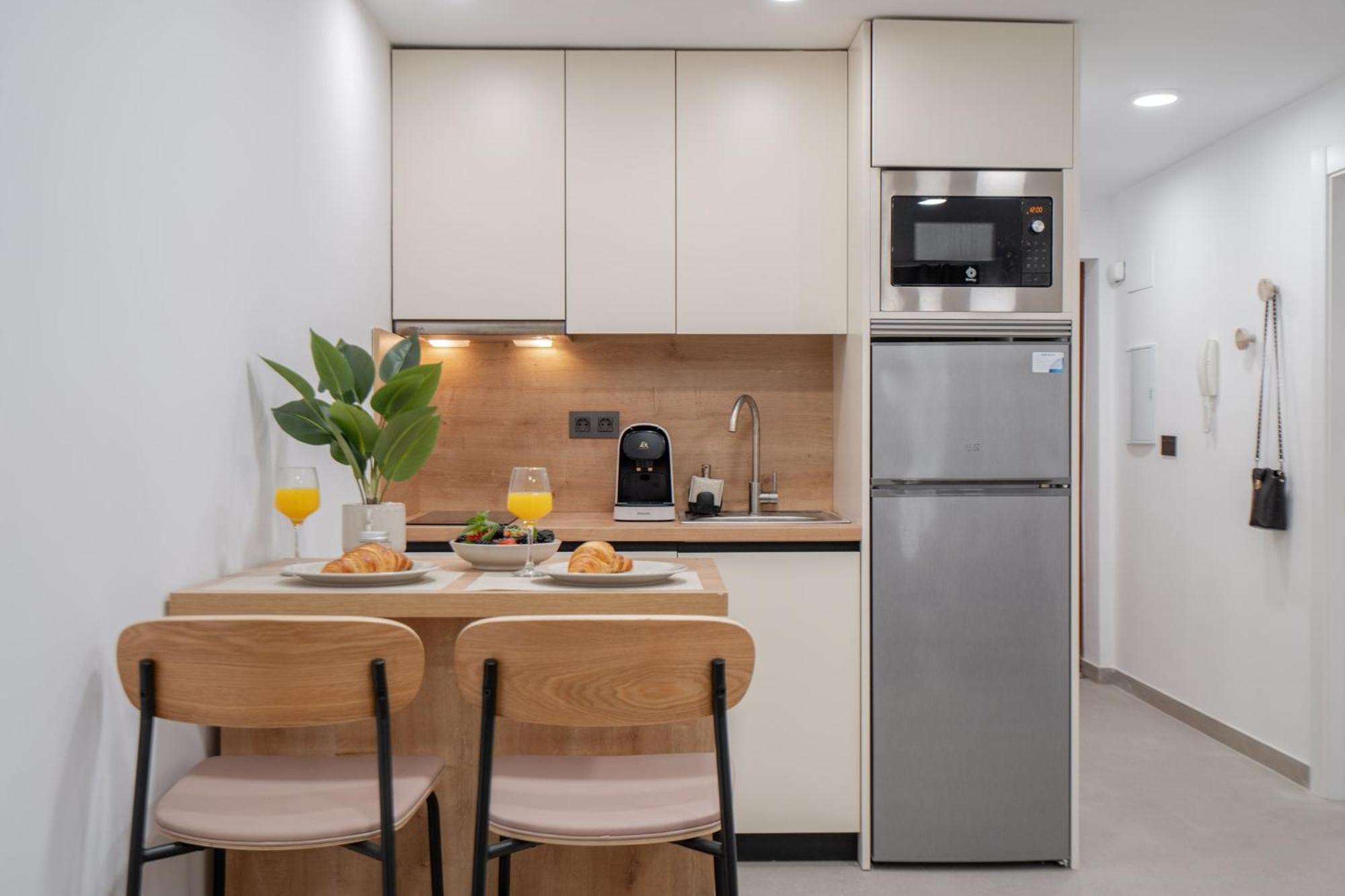 Congress Apartment *