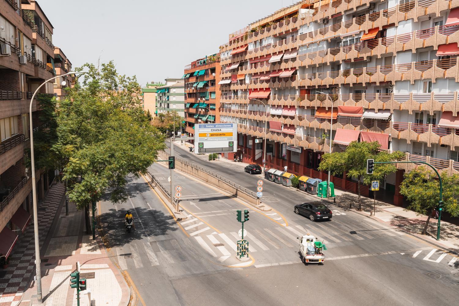 Avenida Del Sur Con Parking