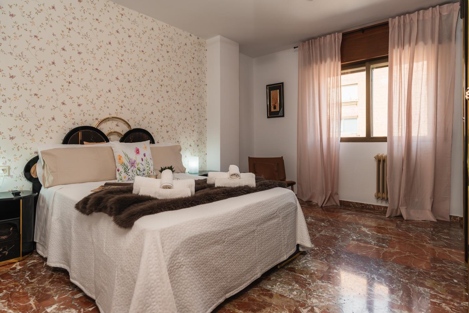 Avenida Del Sur Con Parking * Granada