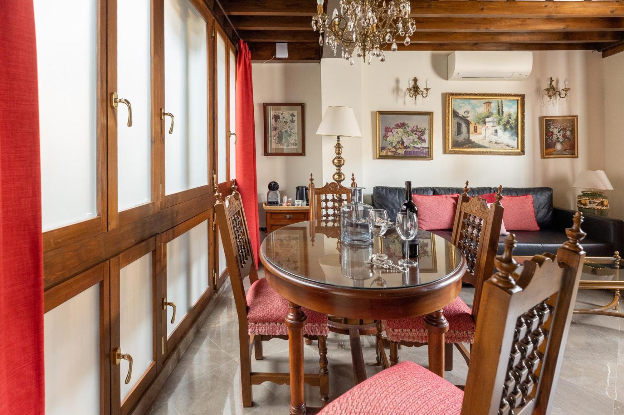 Apartamento En Pleno Centro, Aljibe Rodrigo Del Campo 1a