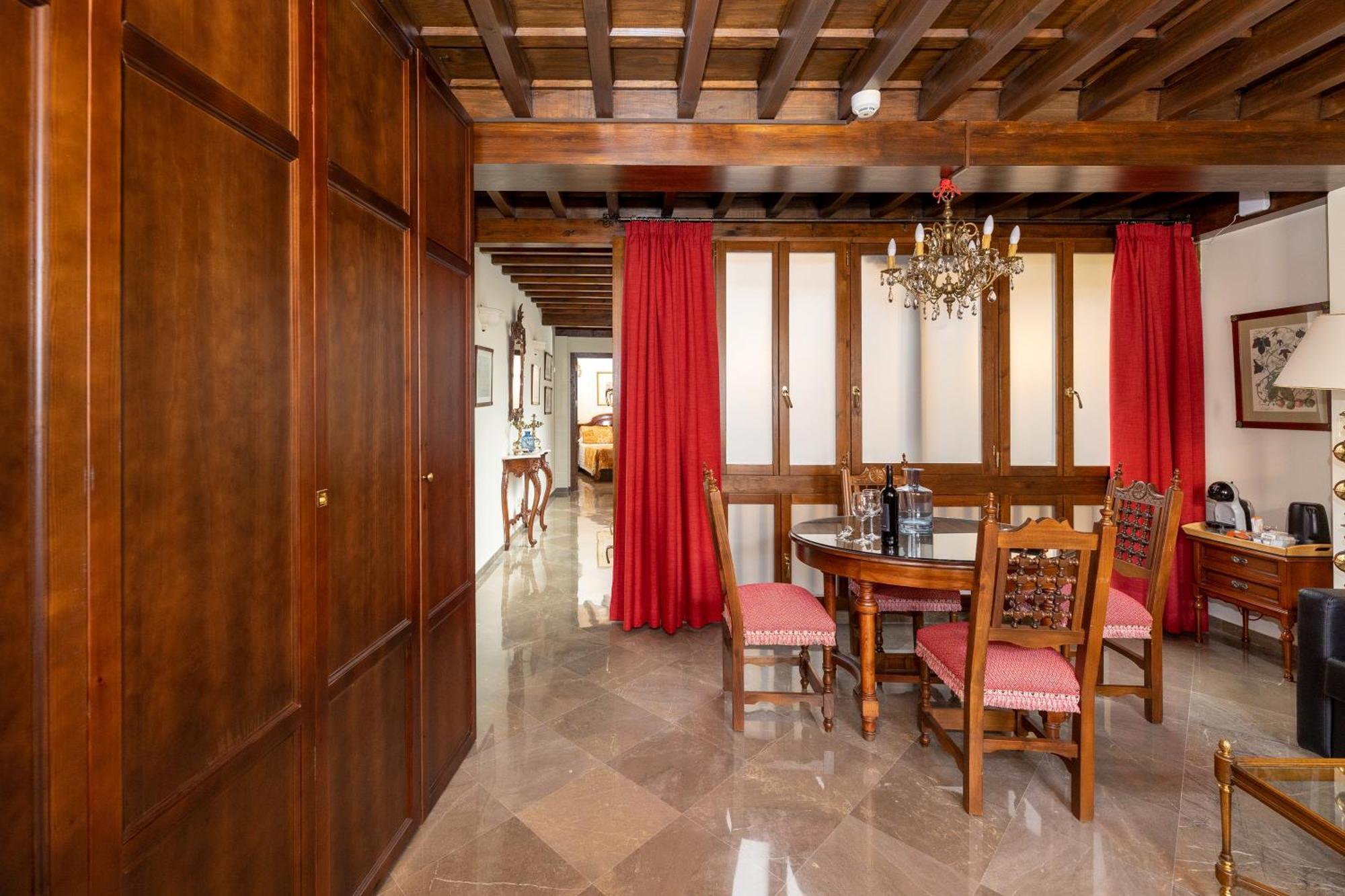 Apartamento En Pleno Centro, Aljibe Rodrigo Del Campo 1a *