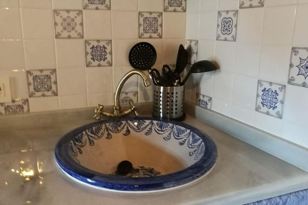 Cerca De La Alhambra, La Casa Del Cuento, Primero *