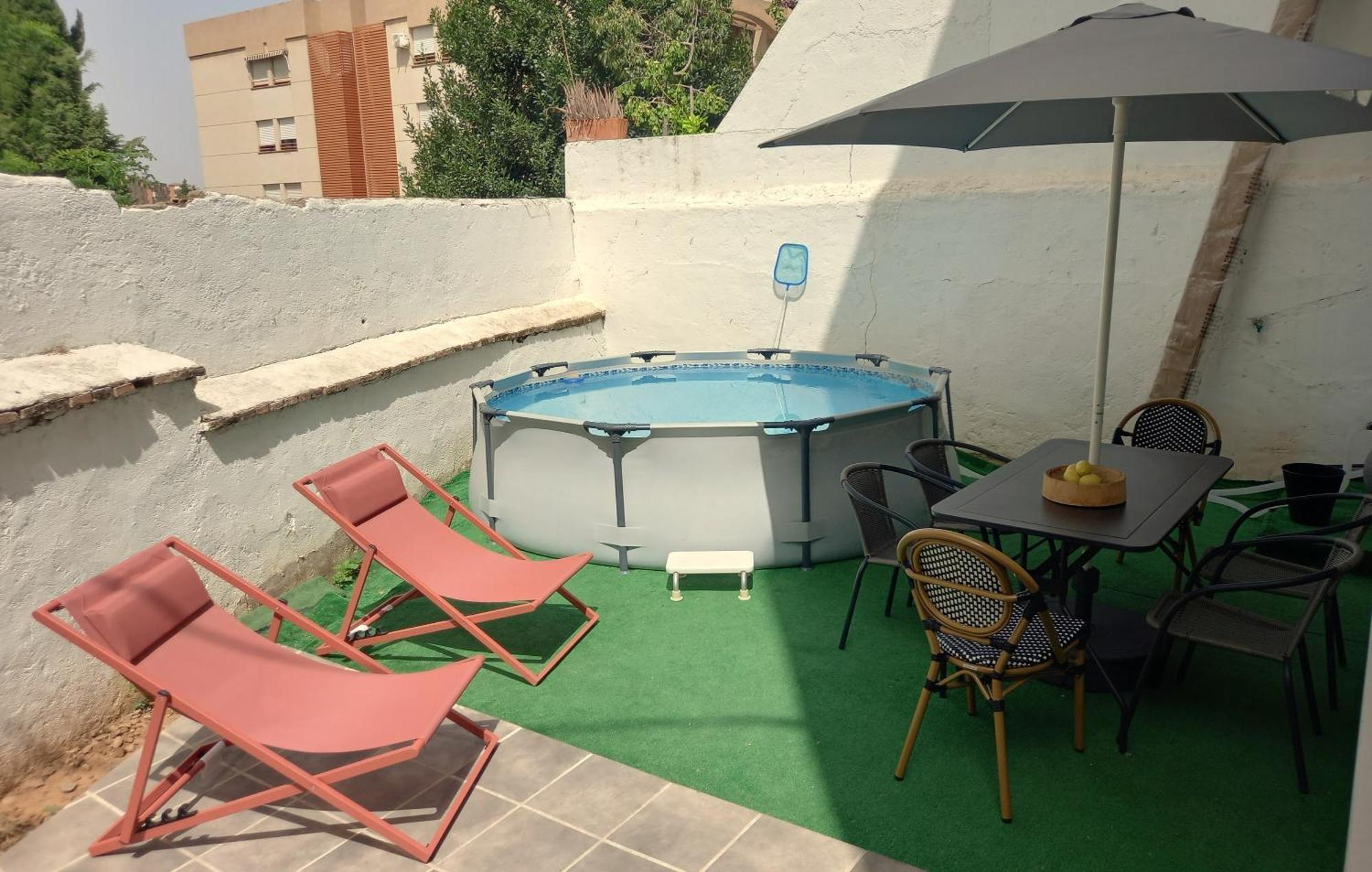 Casa Con Jardin, Aparcamiento *