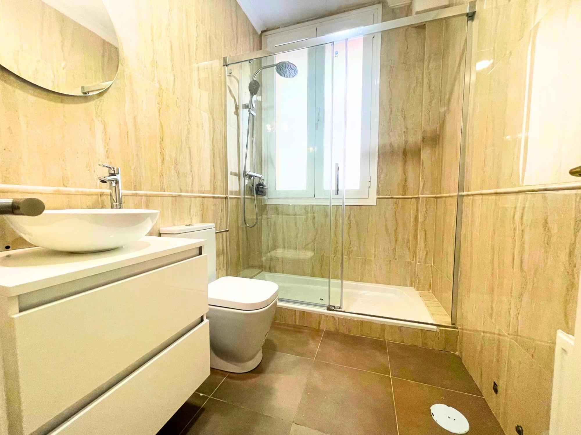Home4u Gran Via Luxury Apartment *