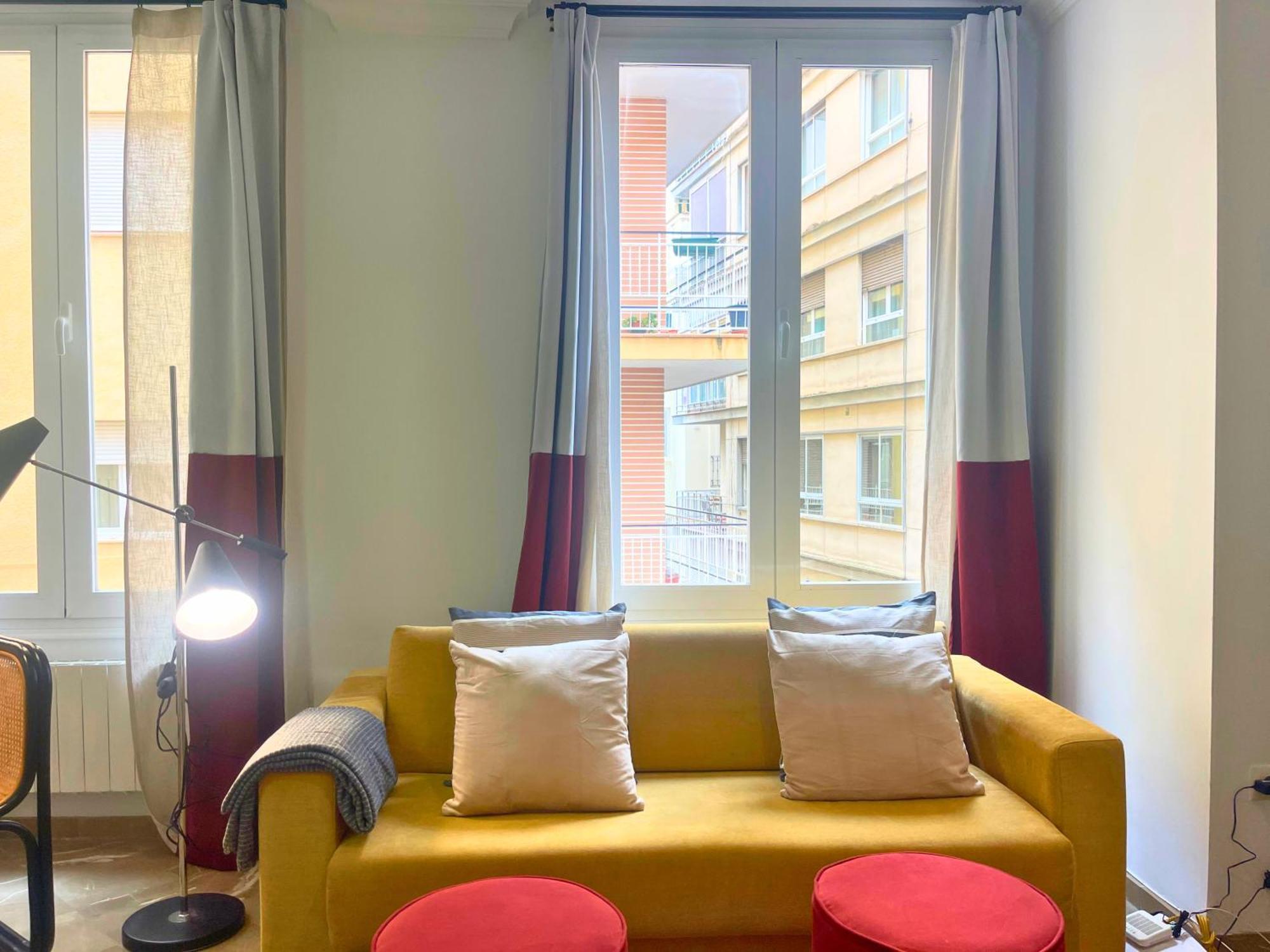 Home4u Gran Via Luxury Apartamento *
