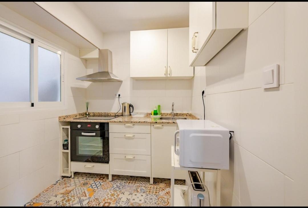 Apartamento Piso Con Garaje Gratis En El Centro De Granada. *