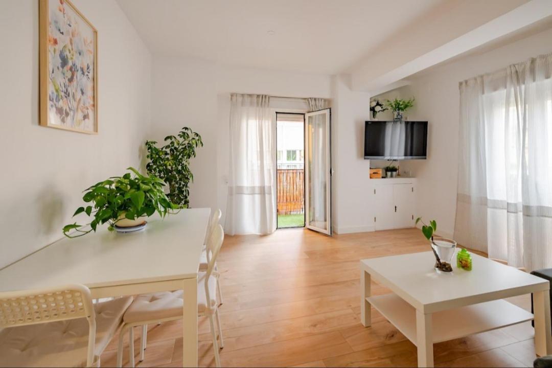 Piso Con Garaje Gratis En El Centro De Granada. Apartamento Granada