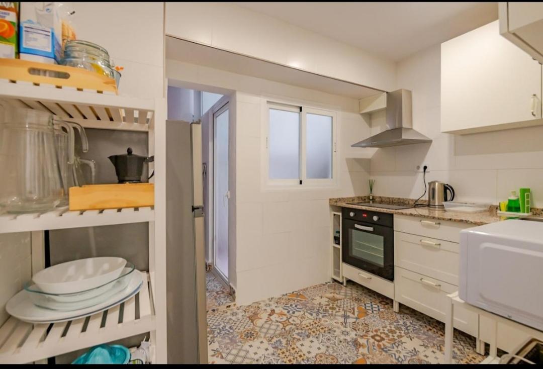 Piso Con Garaje Gratis En El Centro De Granada. Apartamento