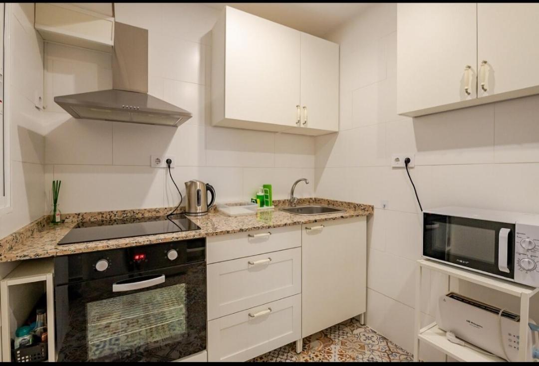 Piso Con Garaje Gratis En El Centro De Granada. Apartamento *