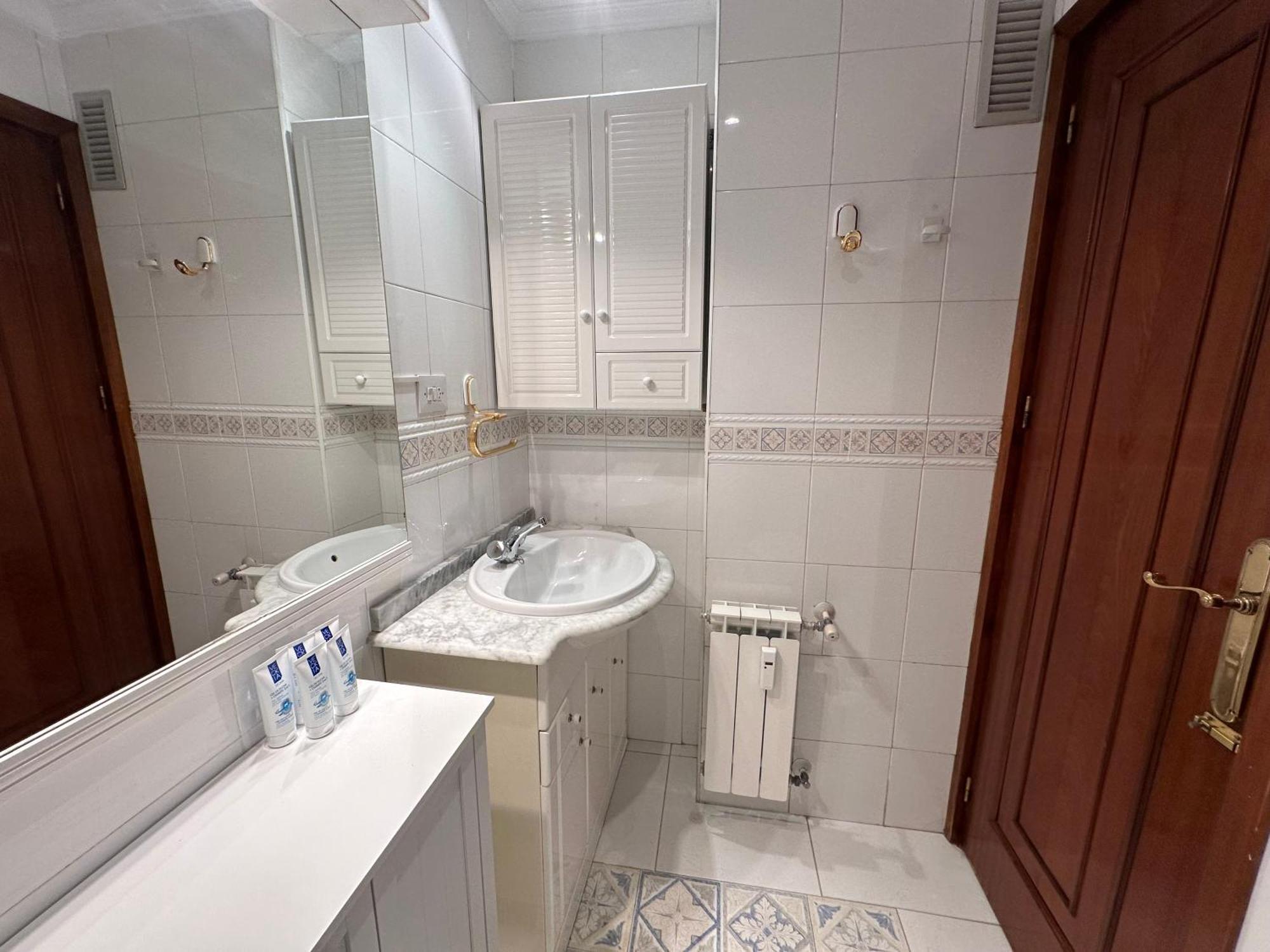 Apartamento Amplio Y Luminoso En El Centro De Granada