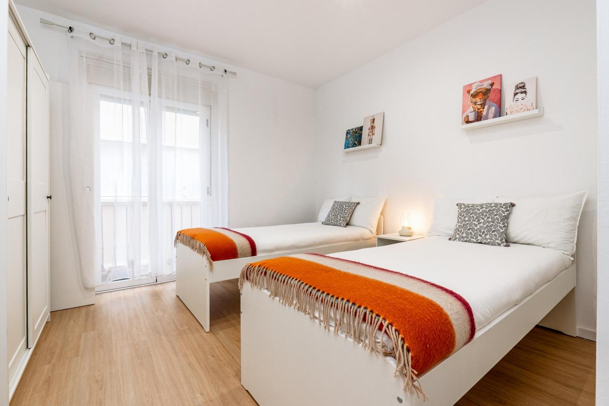 Apartamento La Plaza, En El Centro Facil Acceso Y Parking Cercano Granada