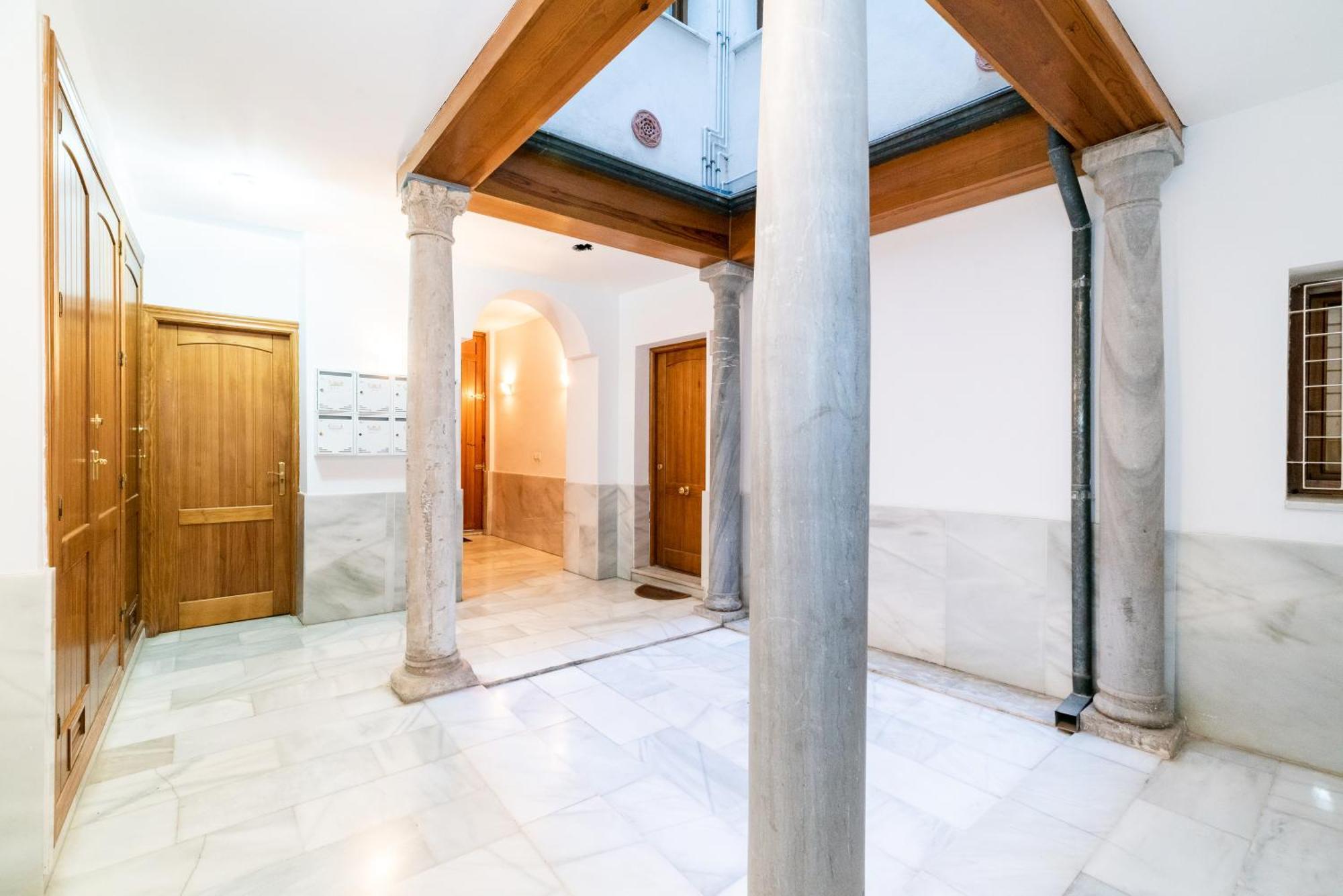 Apartamento Precioso Piso En Pleno Centro De Junto A Iglesia De San Matias *