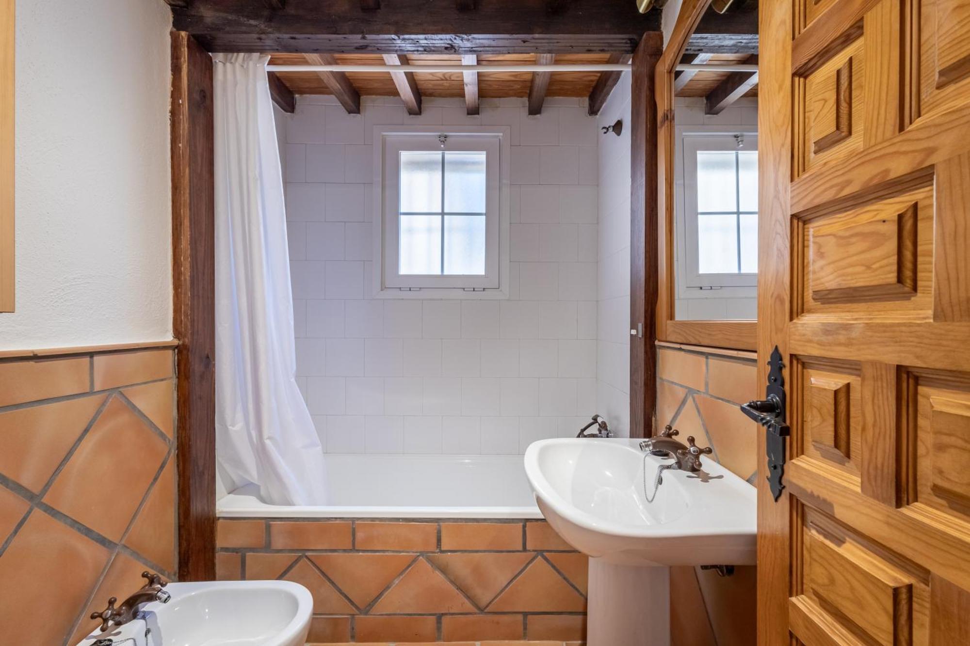 Rural En Dilar Con Piscina Privada Granada