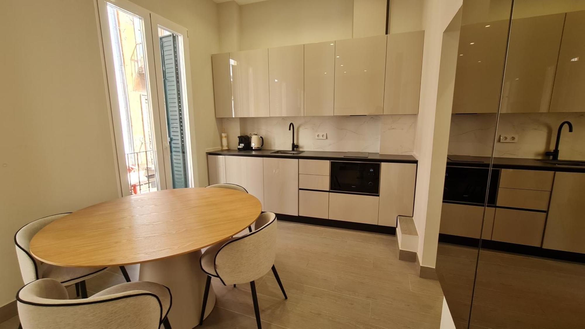 Navas 101 Cosmopolitan Loft Apartment Granada