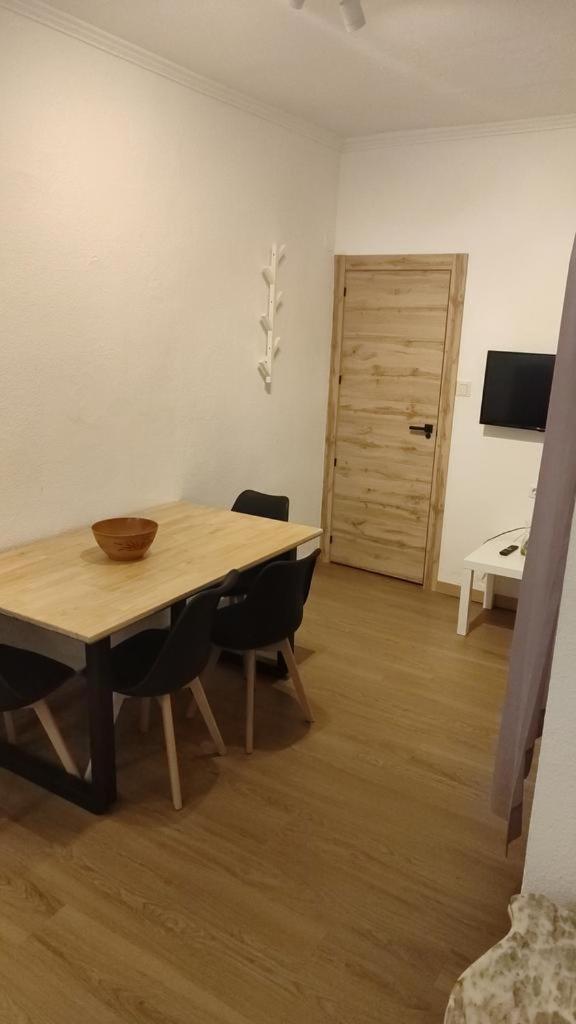 En El Centro De Excelente Ubicacion Apartamento
