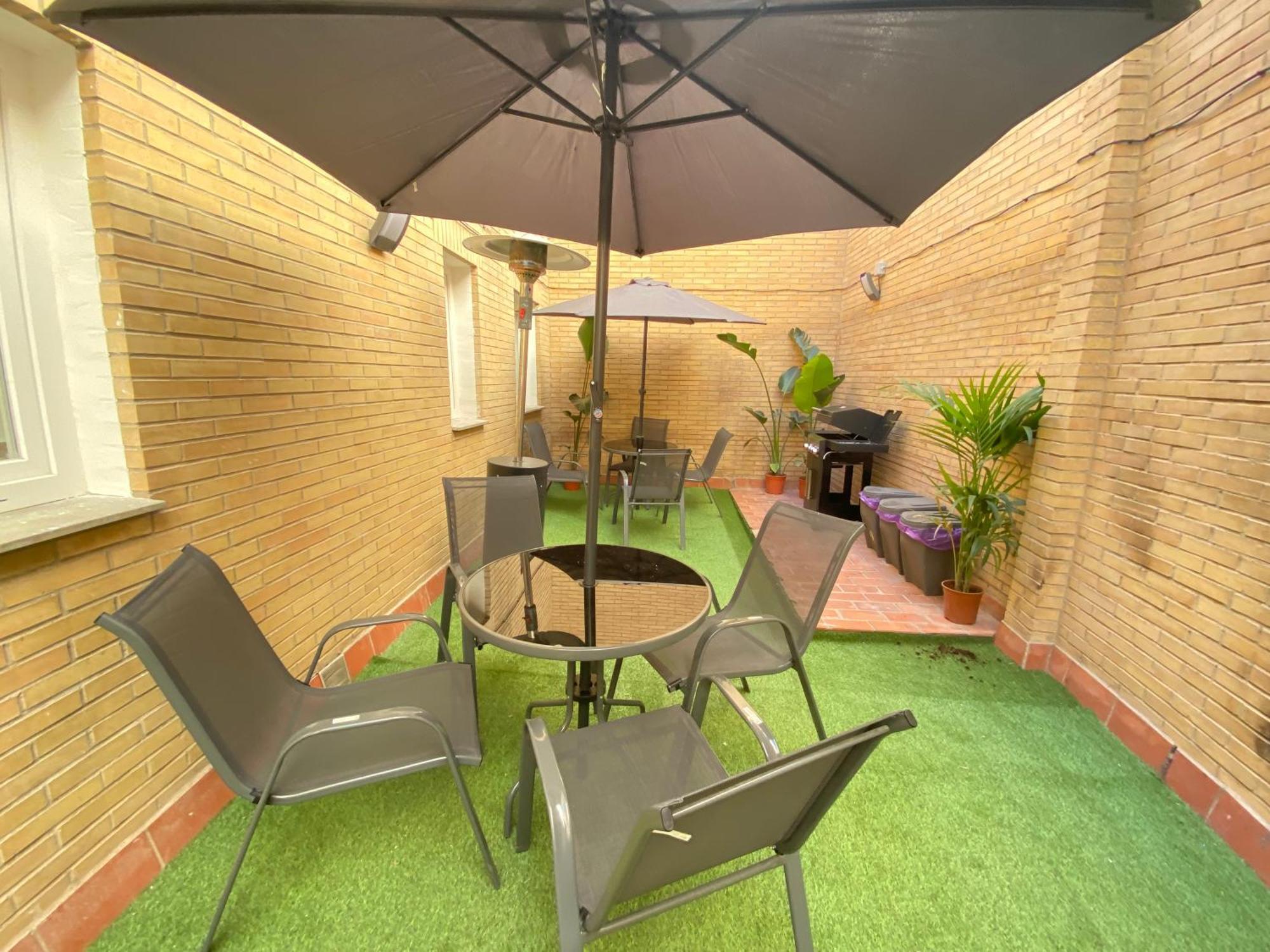 Futurotel Space Hostal Granada