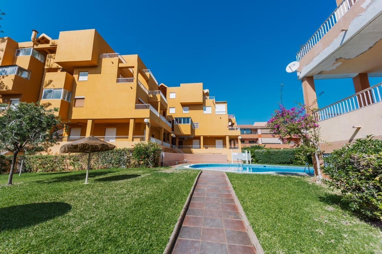 Con La Playa A 200 Metros Apartamento Granada