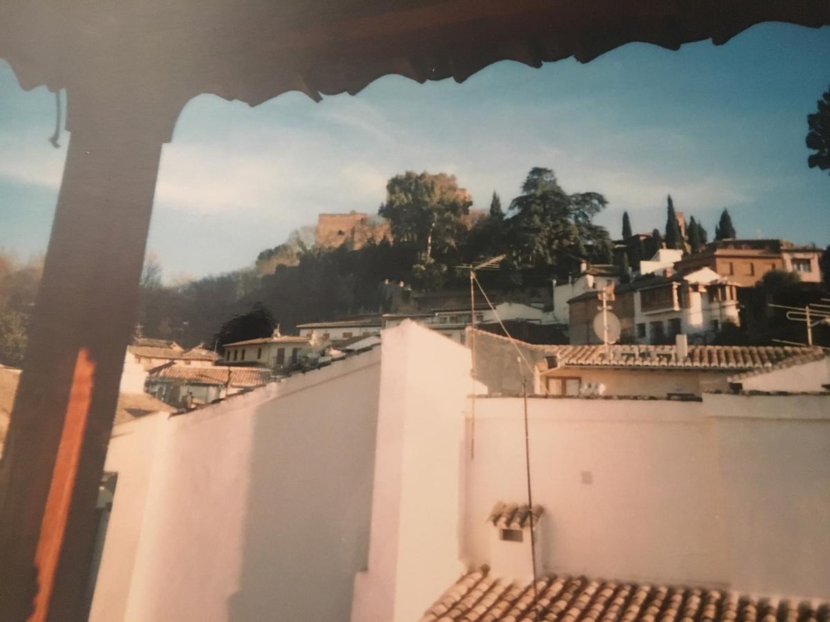 Charming De Gomerez