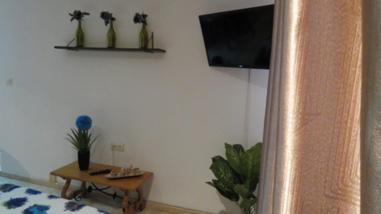 Comet Elvira Apartment