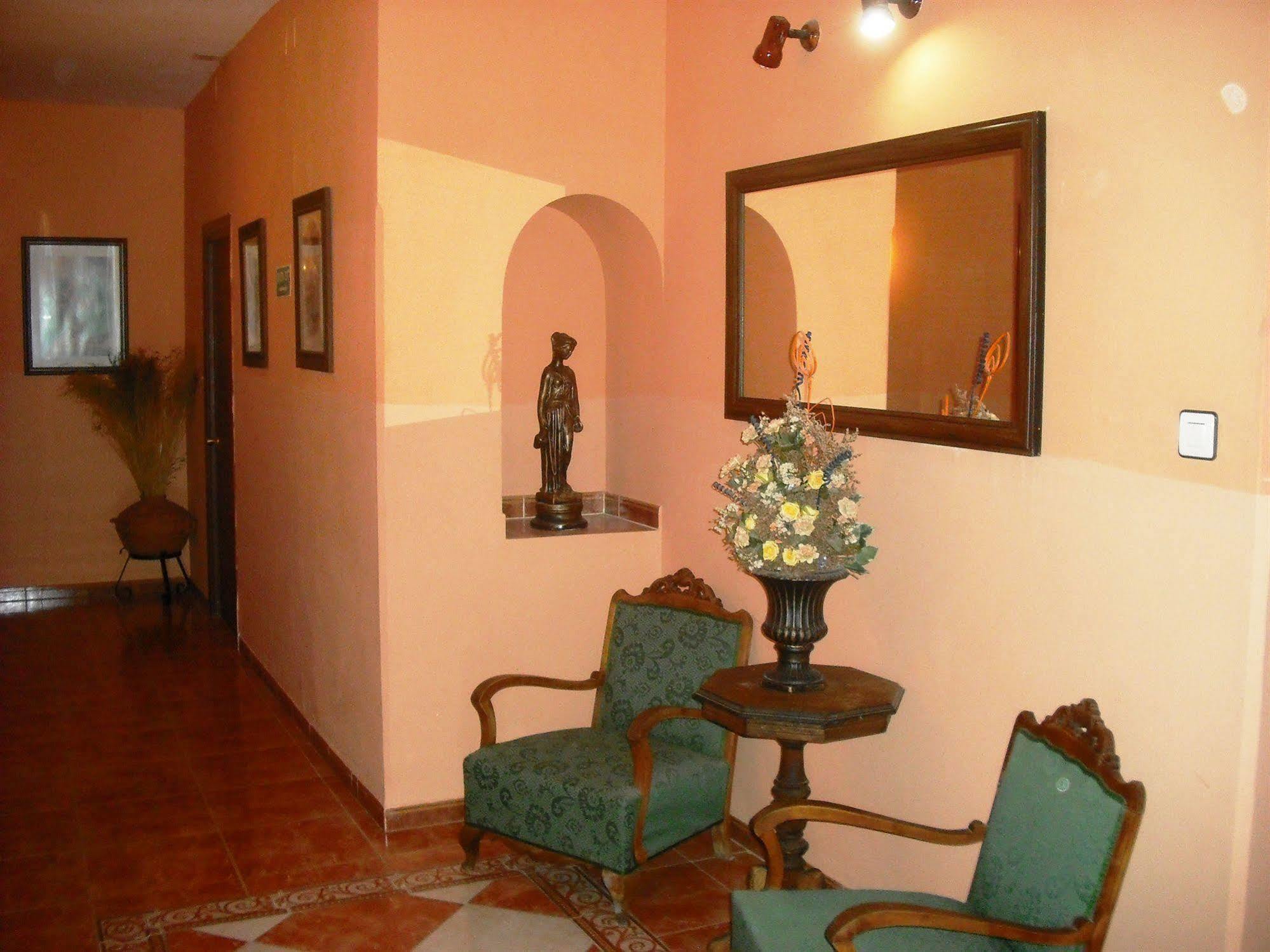 Hotel Montes 2*