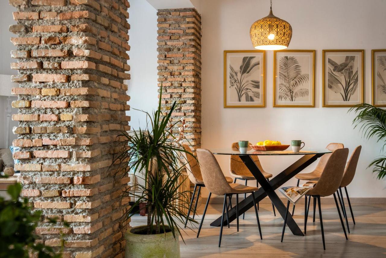 Genteel Mano De Hierro Apartment