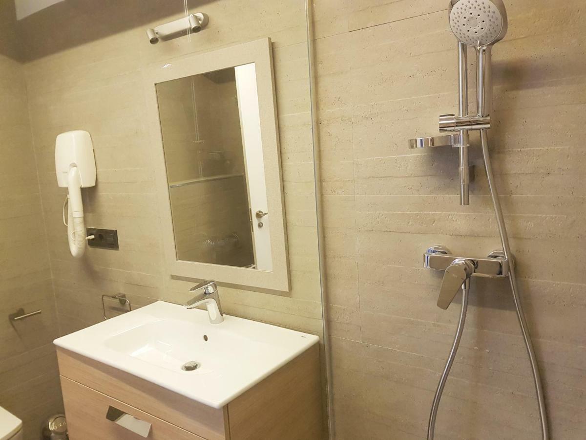 Deluxe 3000 Apartment