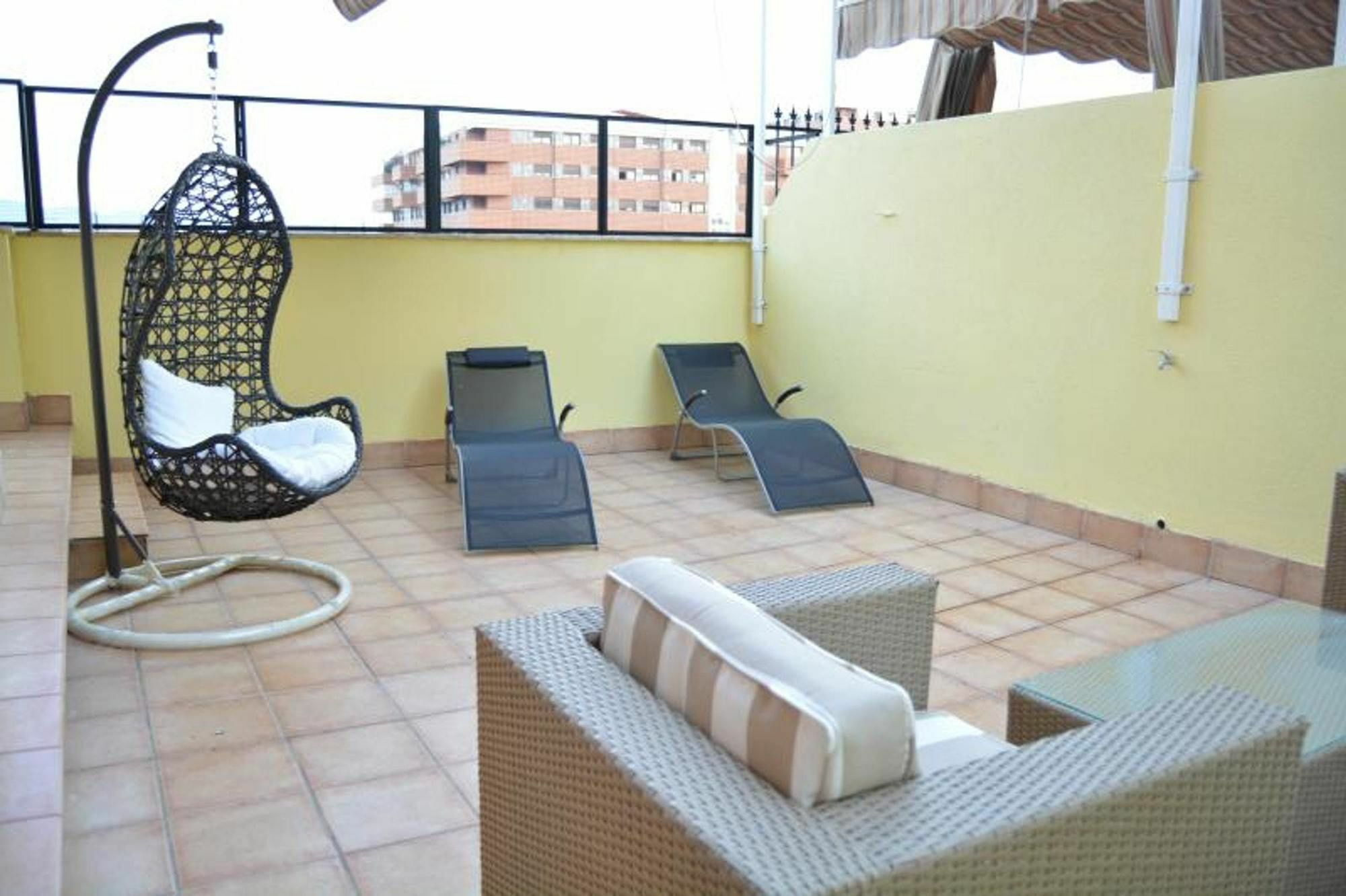 Apartamento With 4 Bedrooms In Granada, With Wonderful View, Furnis *