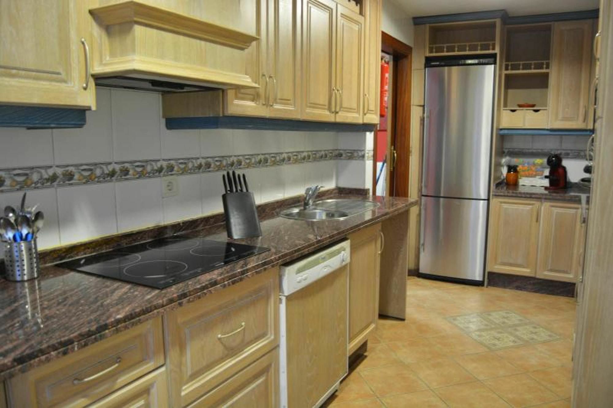 With 4 Bedrooms In Granada, With Wonderful View, Furnis Apartamento