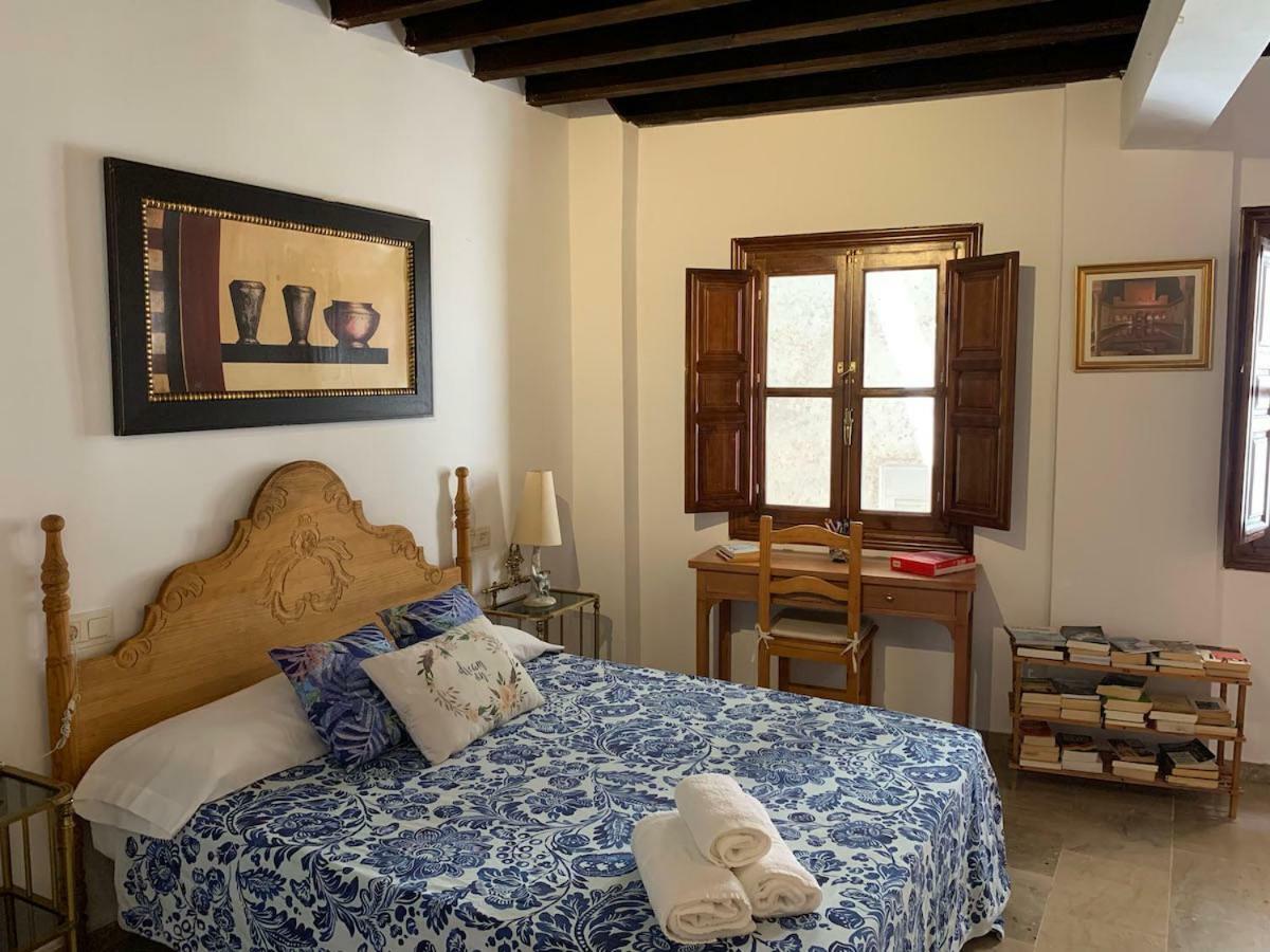 Charming De Gomerez *