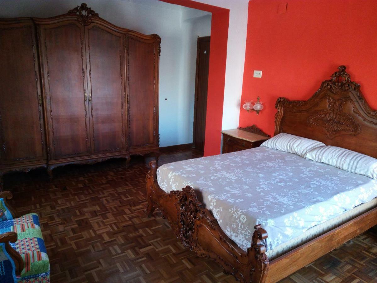 En Tu Propia Casa *