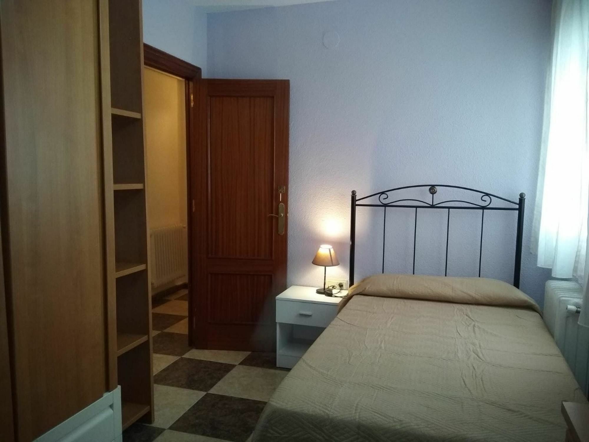 With 4 Bedrooms In Granada, With Wonderful View, Furnis Apartamento Granada
