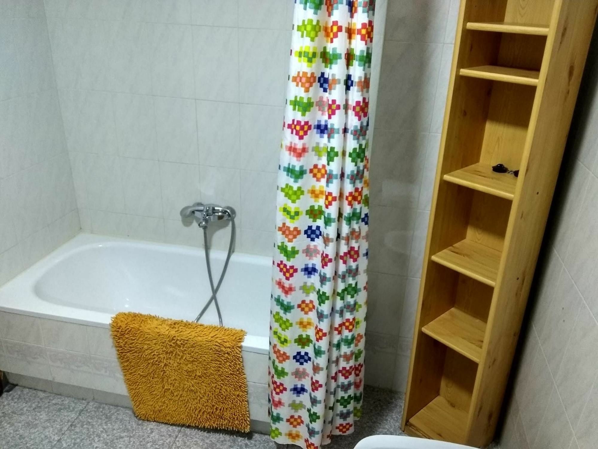 Apartamento With 4 Bedrooms In Granada, With Wonderful View, Furnis *