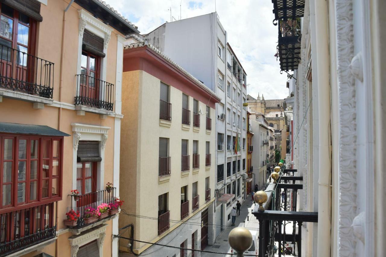 La Casa Junto A La Catedral *